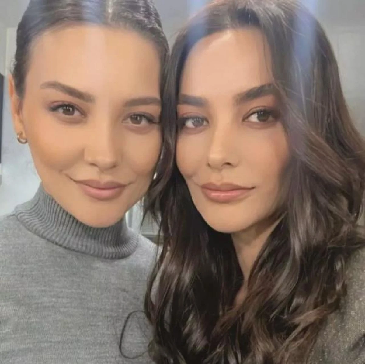 Hazal Filiz Küçükköse Instagram'da ikizini paylaştıkça herkes şaşkınlığa uğruyor